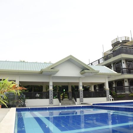 Villa Esmeralda Bryan'S Resort Hotel And Restaurant Palayan City Buitenkant foto