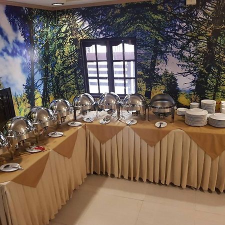 Villa Esmeralda Bryan'S Resort Hotel And Restaurant Palayan City Buitenkant foto
