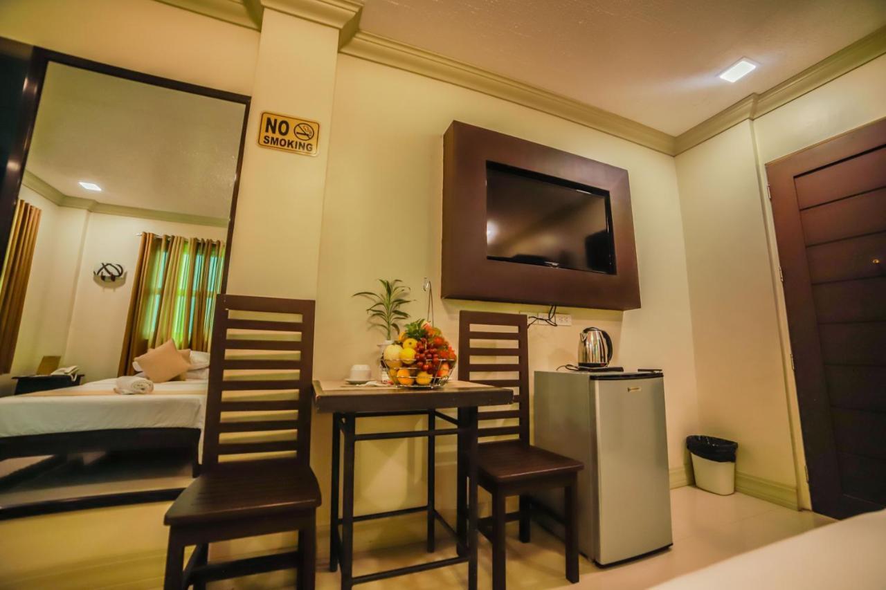 Villa Esmeralda Bryan'S Resort Hotel And Restaurant Palayan City Buitenkant foto