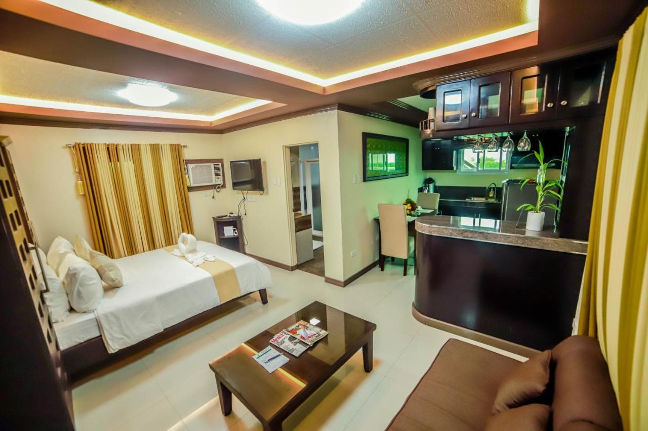 Villa Esmeralda Bryan'S Resort Hotel And Restaurant Palayan City Buitenkant foto