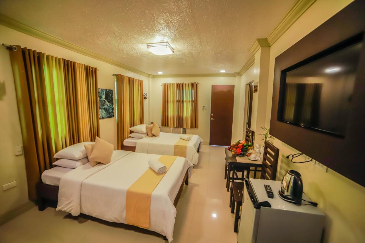 Villa Esmeralda Bryan'S Resort Hotel And Restaurant Palayan City Buitenkant foto