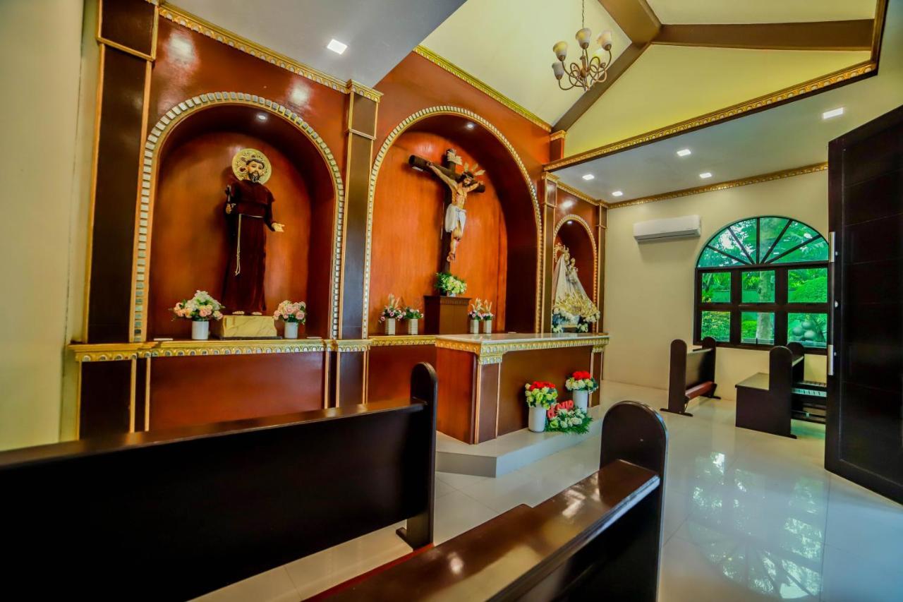 Villa Esmeralda Bryan'S Resort Hotel And Restaurant Palayan City Buitenkant foto