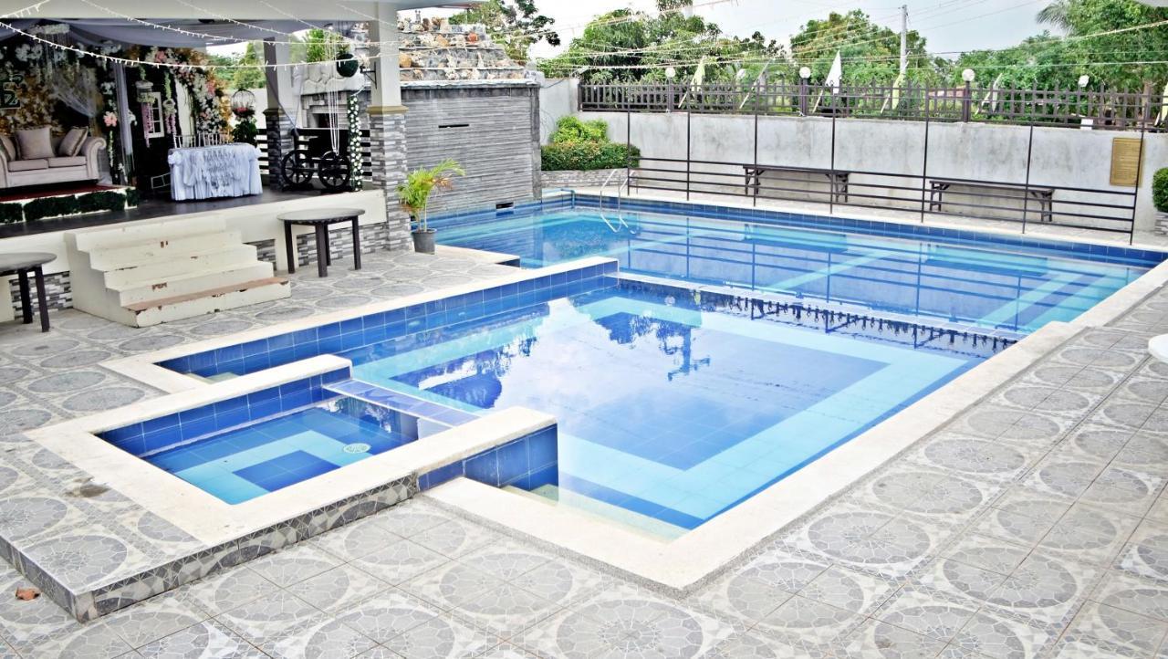 Villa Esmeralda Bryan'S Resort Hotel And Restaurant Palayan City Buitenkant foto