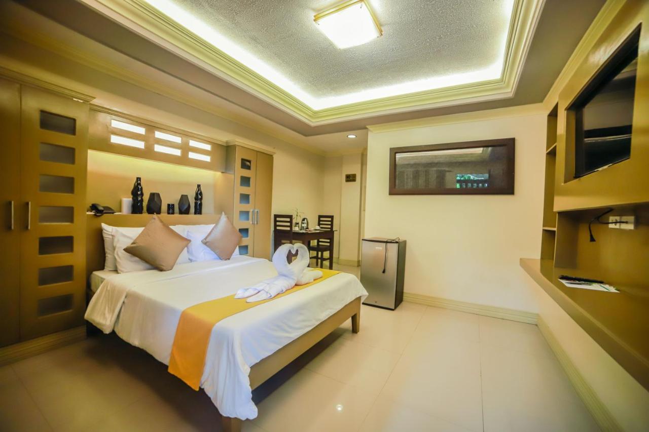 Villa Esmeralda Bryan'S Resort Hotel And Restaurant Palayan City Buitenkant foto