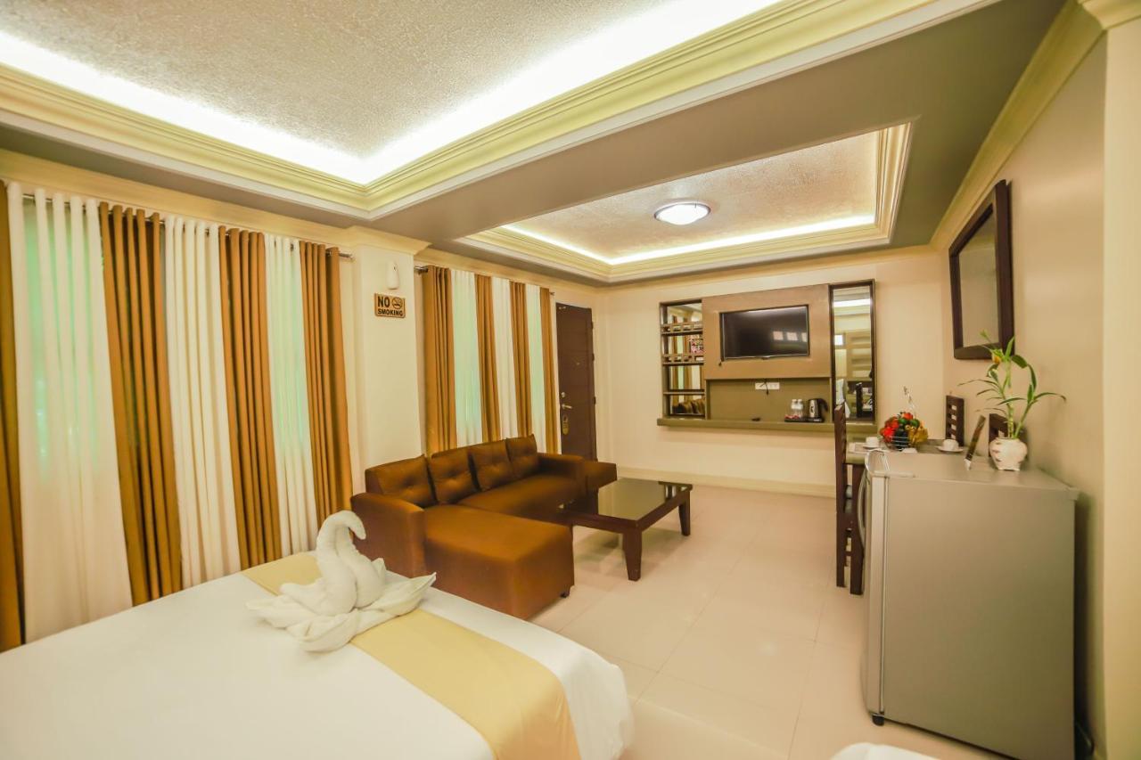 Villa Esmeralda Bryan'S Resort Hotel And Restaurant Palayan City Buitenkant foto