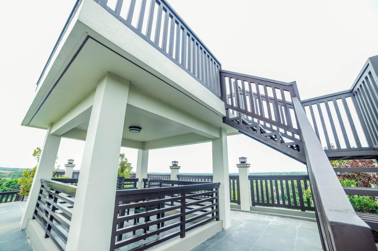 Villa Esmeralda Bryan'S Resort Hotel And Restaurant Palayan City Buitenkant foto