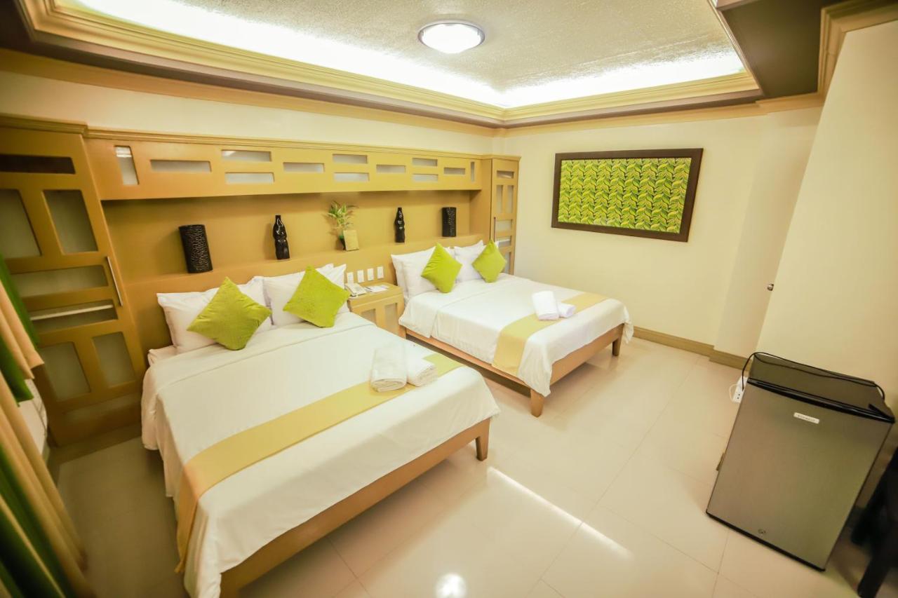 Villa Esmeralda Bryan'S Resort Hotel And Restaurant Palayan City Buitenkant foto