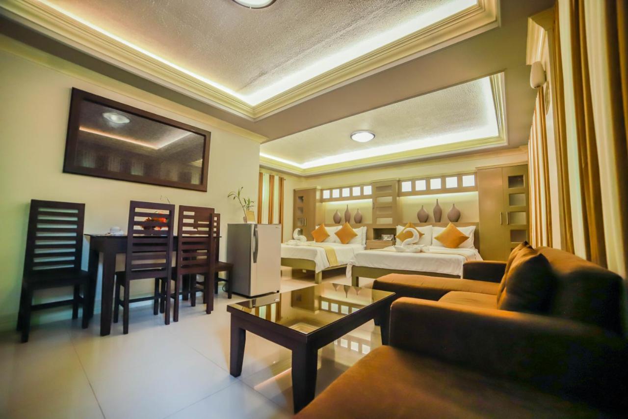 Villa Esmeralda Bryan'S Resort Hotel And Restaurant Palayan City Buitenkant foto