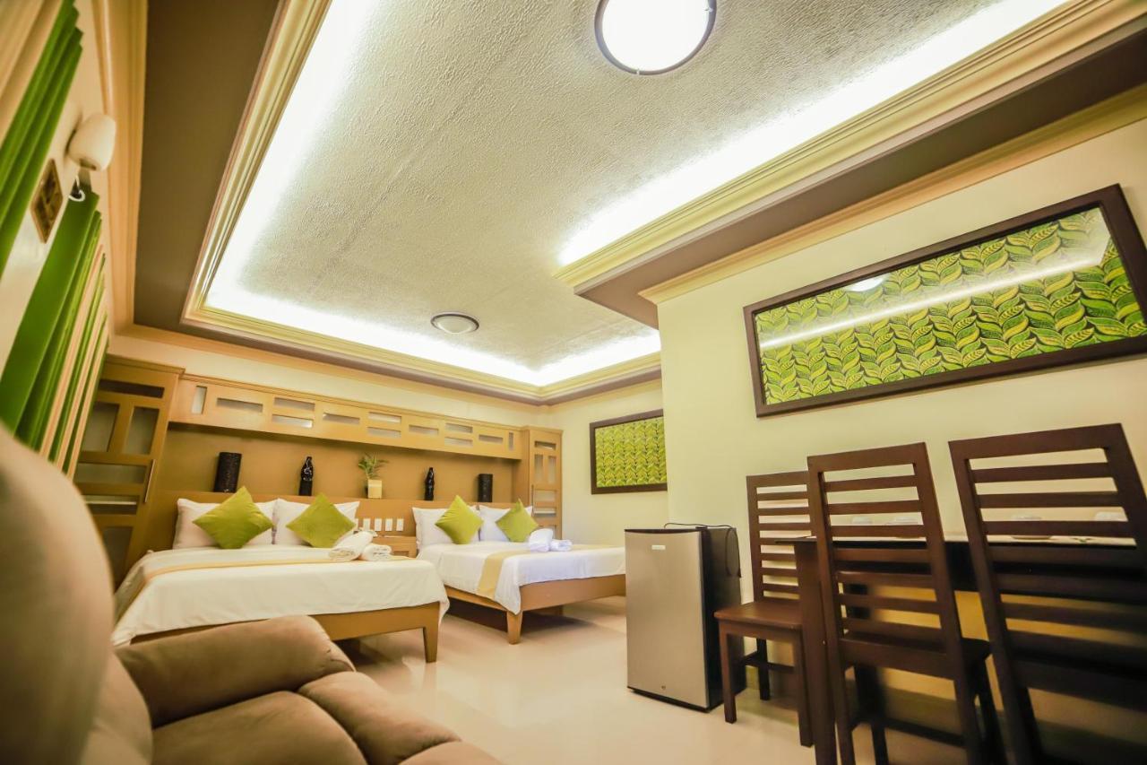 Villa Esmeralda Bryan'S Resort Hotel And Restaurant Palayan City Buitenkant foto