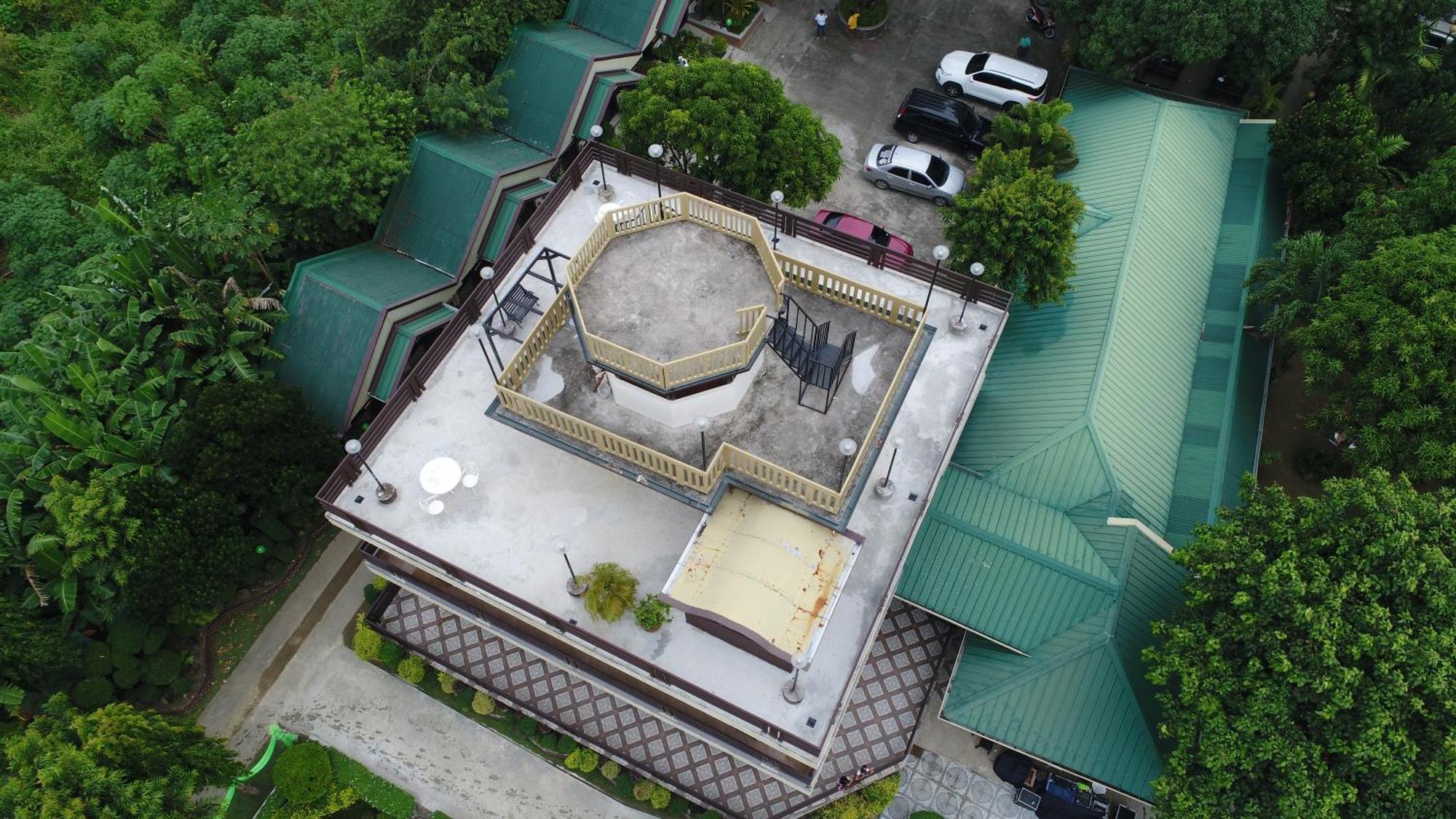 Villa Esmeralda Bryan'S Resort Hotel And Restaurant Palayan City Buitenkant foto