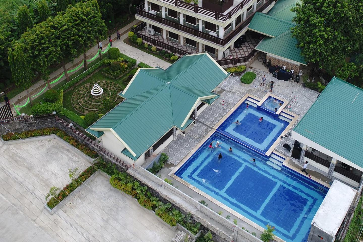 Villa Esmeralda Bryan'S Resort Hotel And Restaurant Palayan City Buitenkant foto