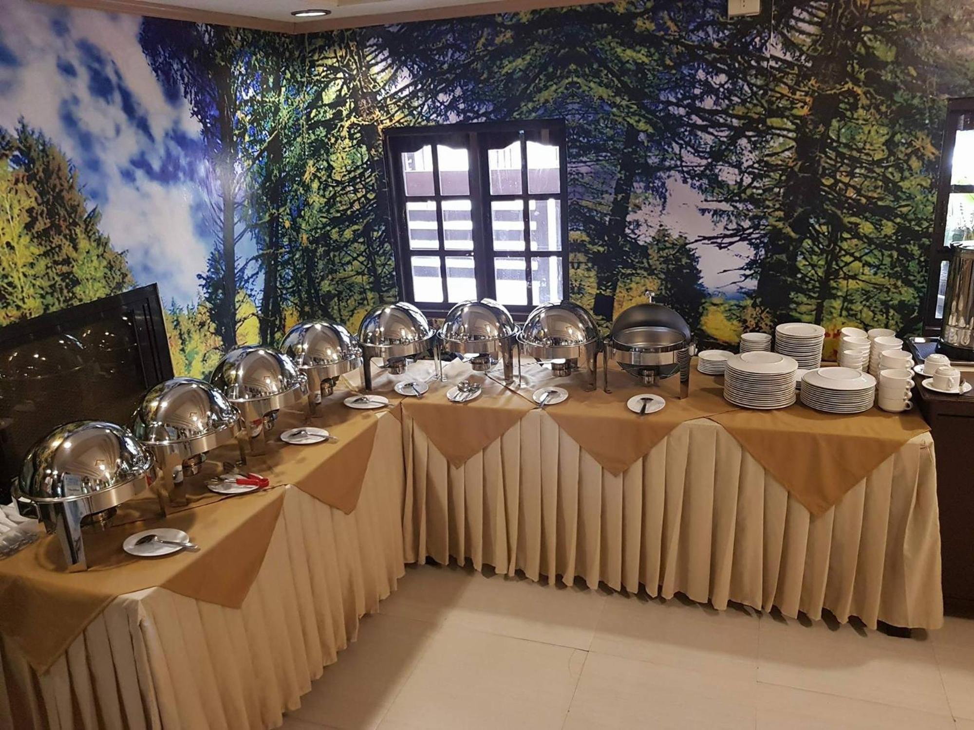 Villa Esmeralda Bryan'S Resort Hotel And Restaurant Palayan City Buitenkant foto