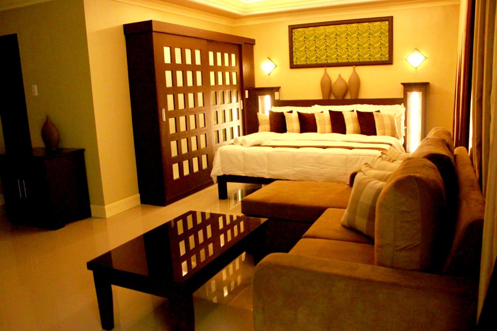 Villa Esmeralda Bryan'S Resort Hotel And Restaurant Palayan City Buitenkant foto